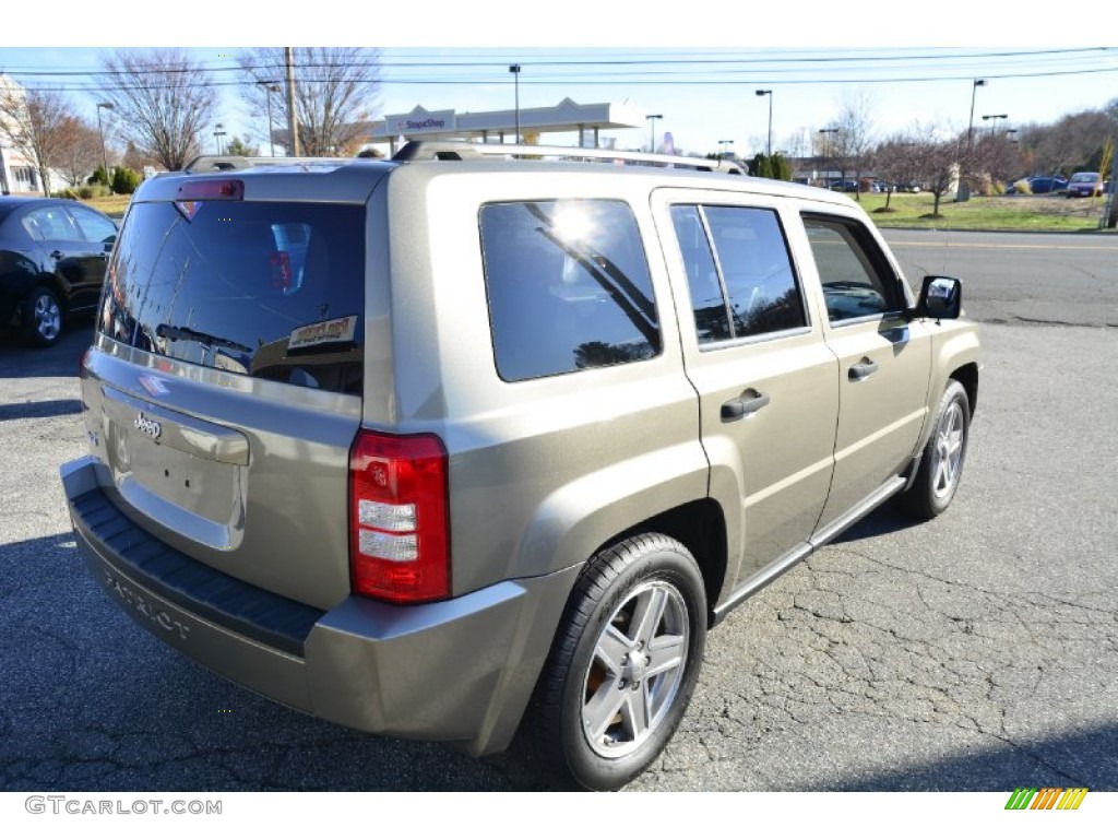 2008 Patriot Sport 4x4 - Light Khaki Metallic / Dark Slate Gray photo #6