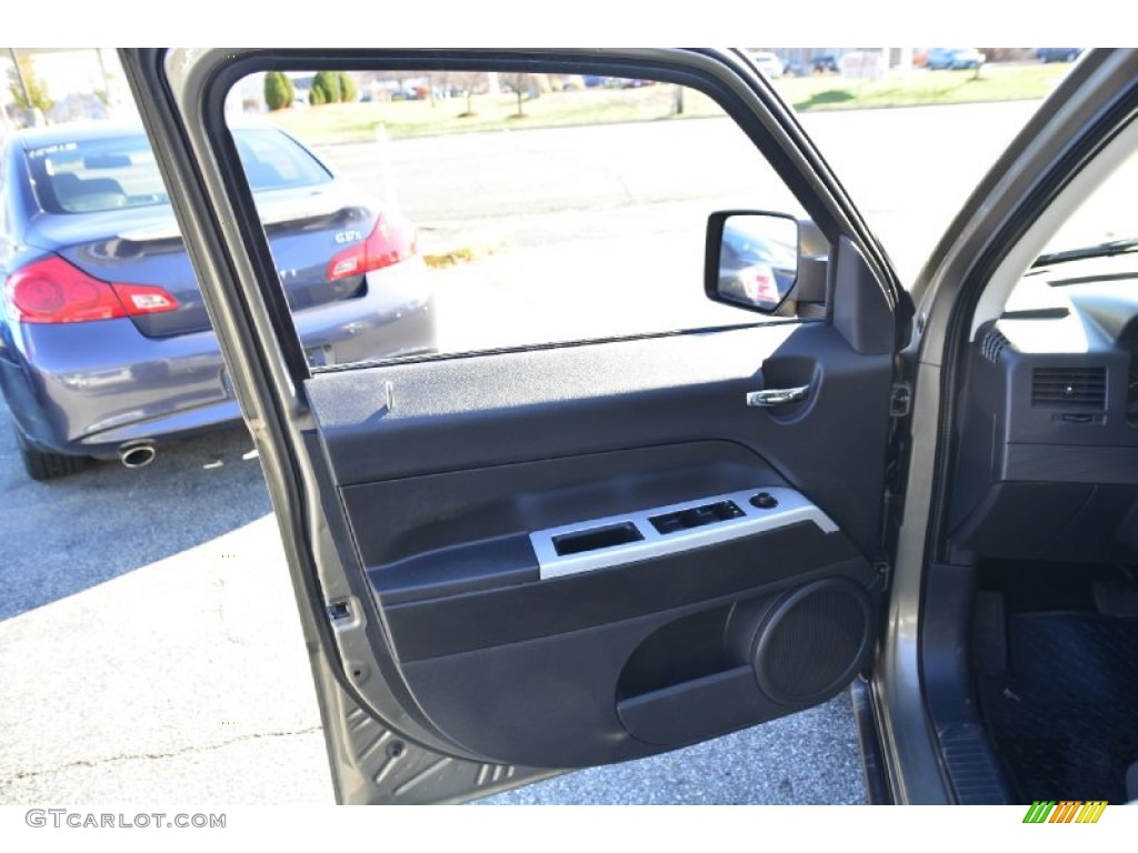 2008 Patriot Sport 4x4 - Light Khaki Metallic / Dark Slate Gray photo #20