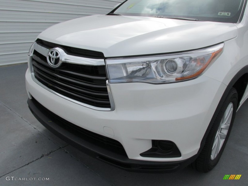 2015 Highlander LE - Blizzard Pearl White / Black photo #10