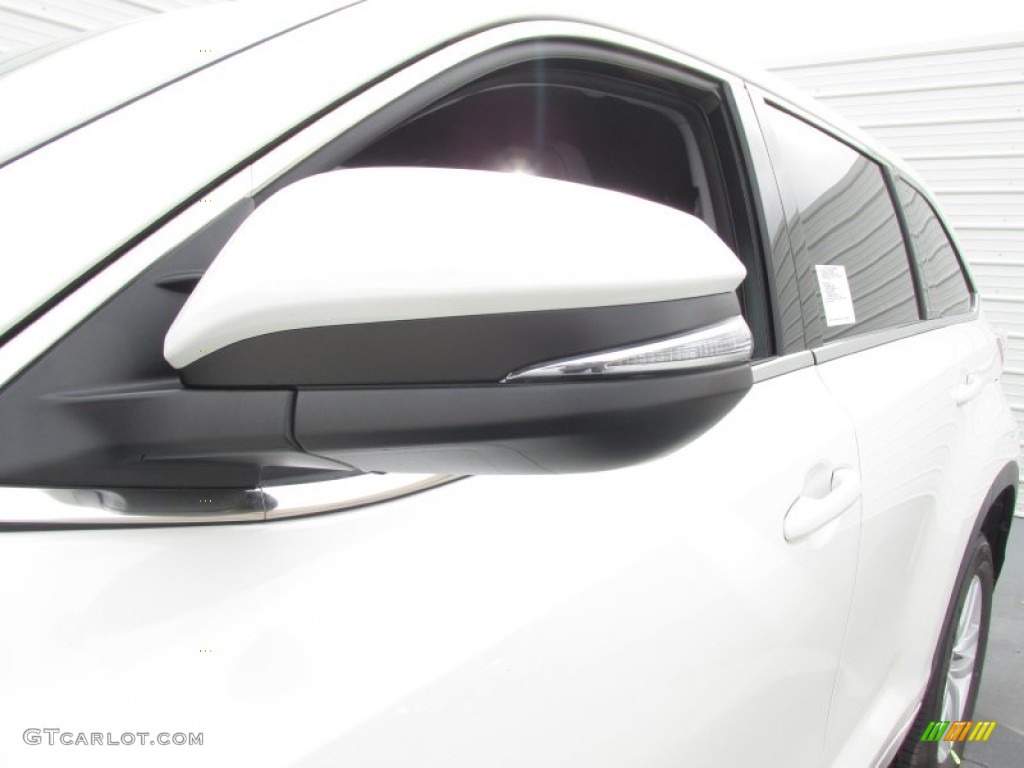 2015 Highlander LE - Blizzard Pearl White / Black photo #12