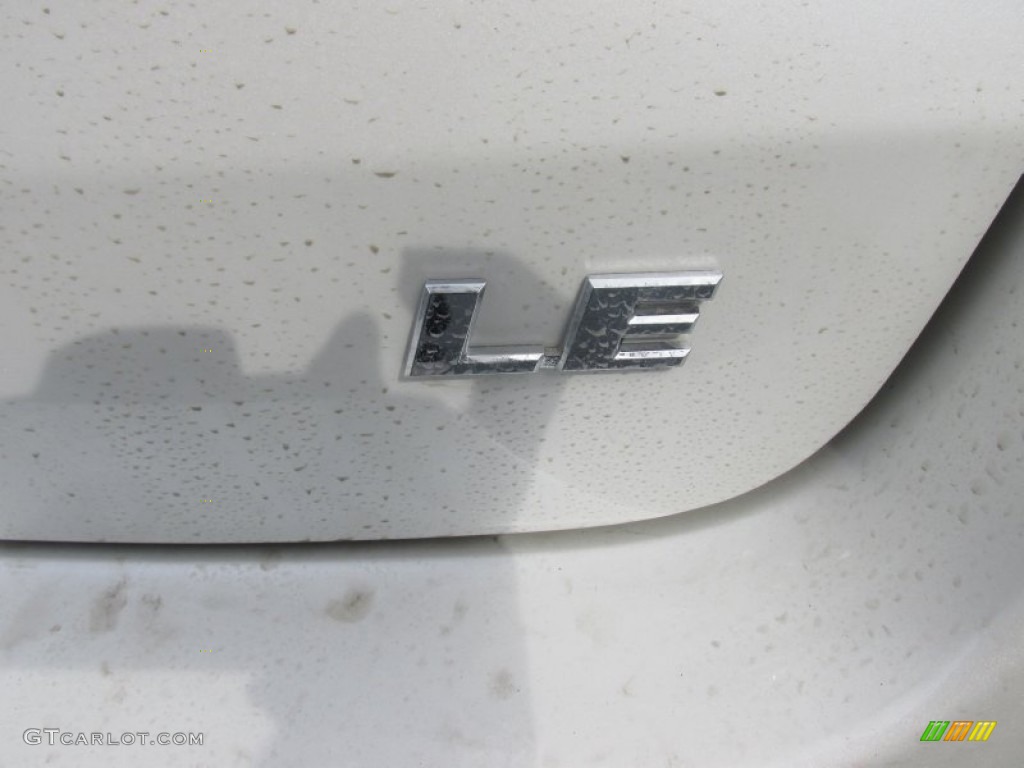 2015 Highlander LE - Blizzard Pearl White / Black photo #14