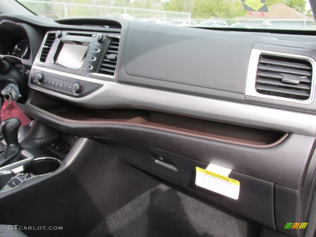 2015 Highlander LE - Blizzard Pearl White / Black photo #16