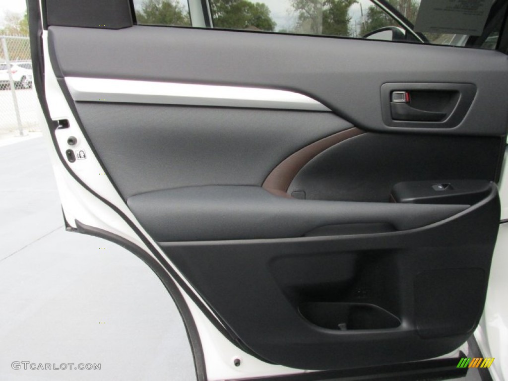2015 Highlander LE - Blizzard Pearl White / Black photo #18