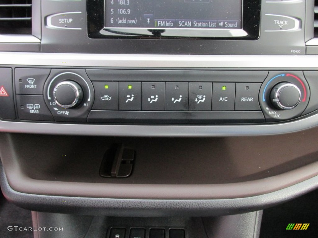2015 Highlander LE - Blizzard Pearl White / Black photo #27