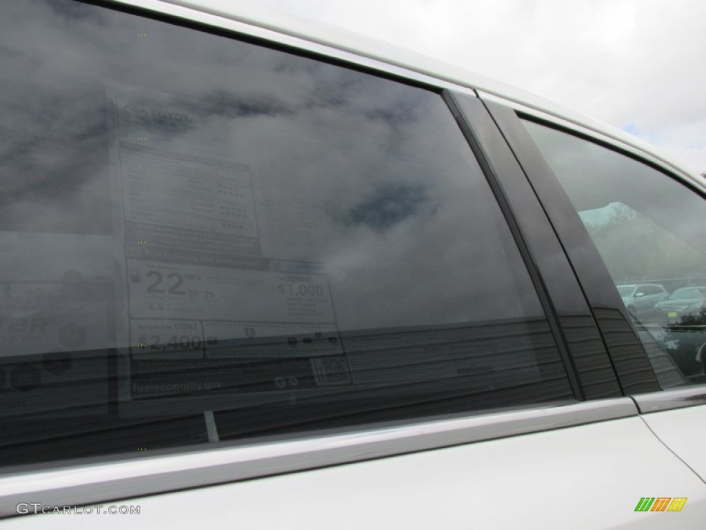 2015 Highlander LE - Blizzard Pearl White / Black photo #33