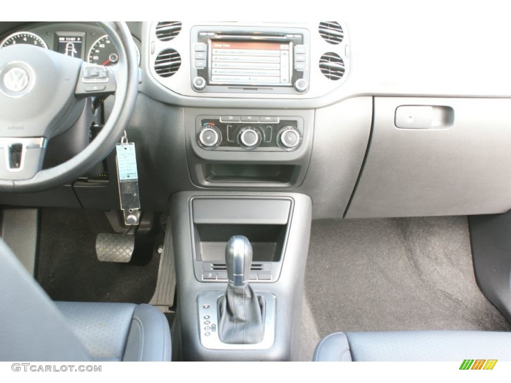 2011 Tiguan SE - Night Blue Metallic / Charcoal photo #27