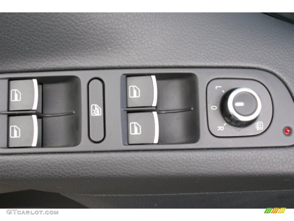 2011 Tiguan SE - Night Blue Metallic / Charcoal photo #45
