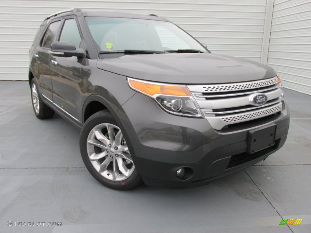 2015 Explorer XLT - Magnetic / Charcoal Black photo #2