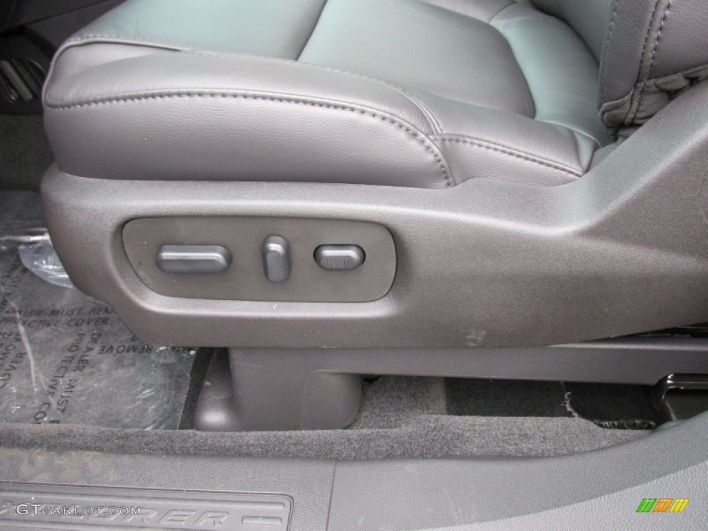 2015 Explorer XLT - Magnetic / Charcoal Black photo #27