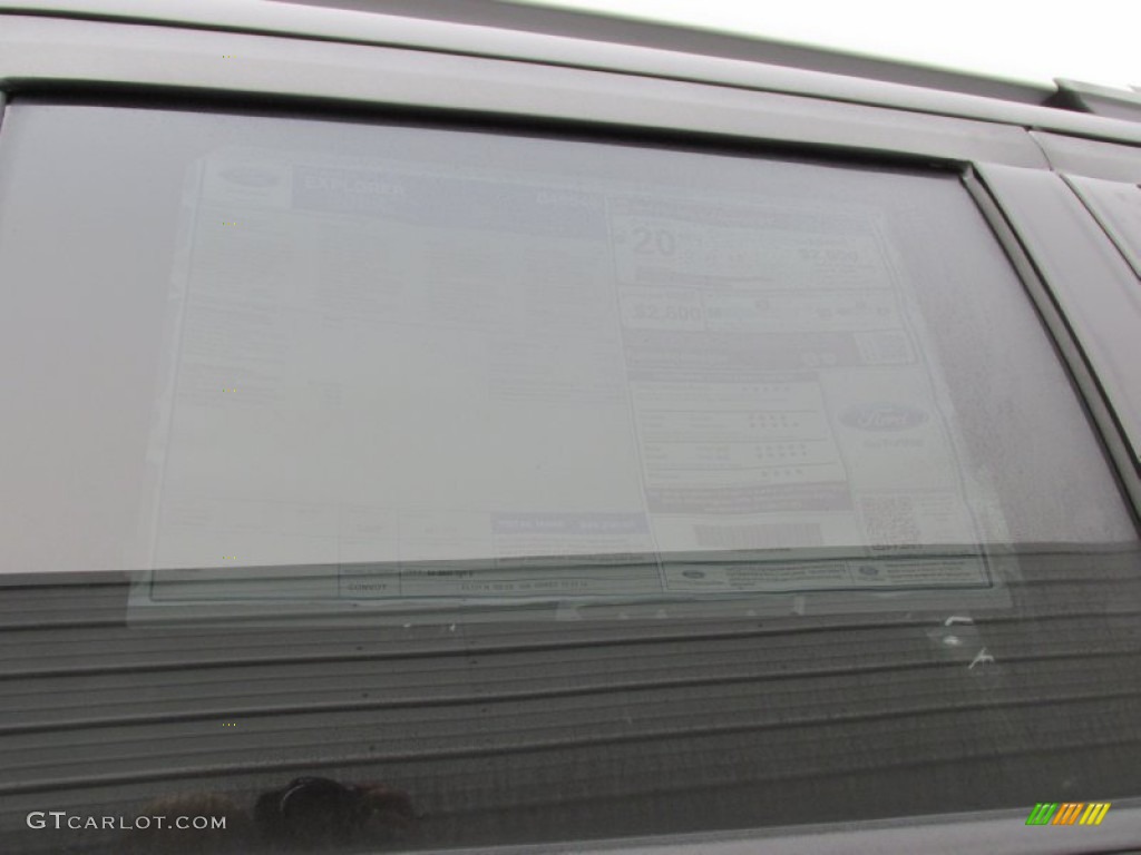 2015 Explorer XLT - Magnetic / Charcoal Black photo #37