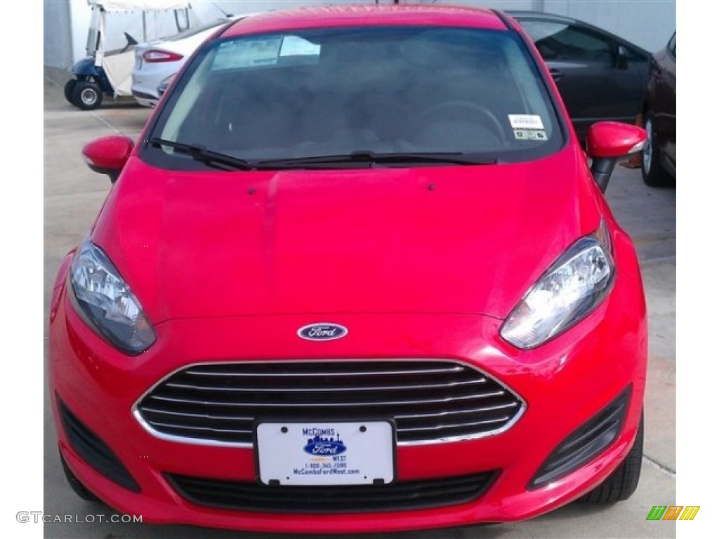 2015 Fiesta SE Sedan - Race Red / Charcoal Black photo #6