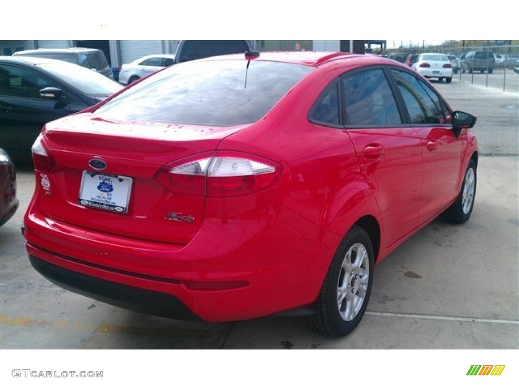 2015 Fiesta SE Sedan - Race Red / Charcoal Black photo #12