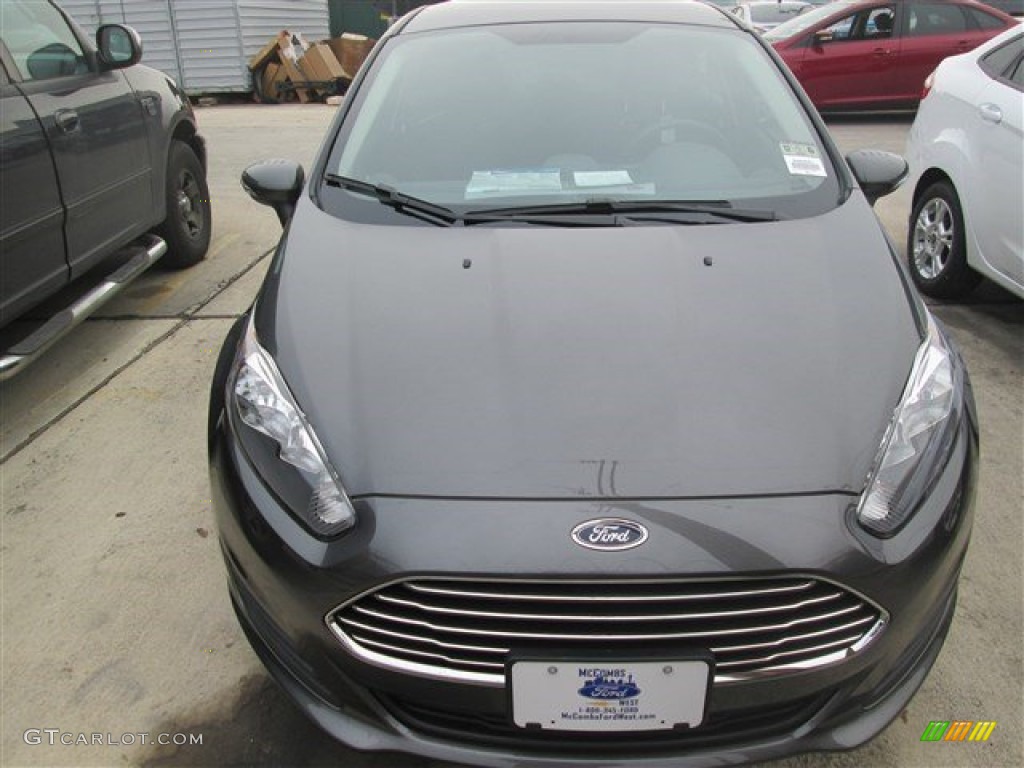 2015 Fiesta SE Sedan - Magnetic Metallic / Charcoal Black photo #3