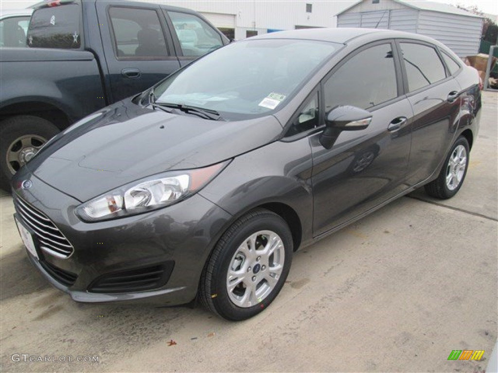 2015 Fiesta SE Sedan - Magnetic Metallic / Charcoal Black photo #4