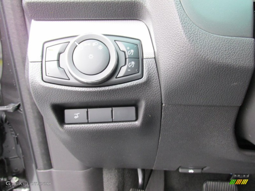2015 Explorer XLT - Magnetic / Charcoal Black photo #35