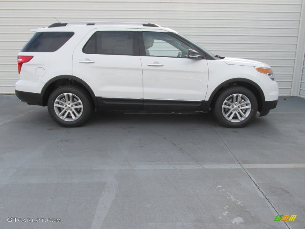 2015 Explorer XLT - Oxford White / Medium Light Stone photo #3