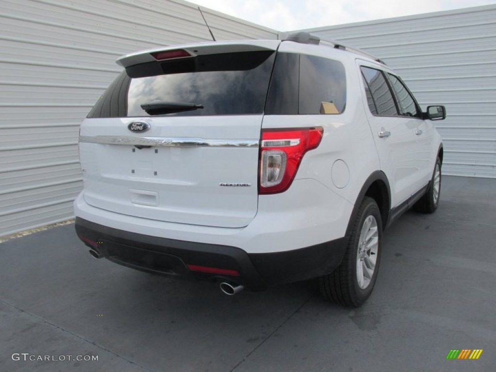 2015 Explorer XLT - Oxford White / Medium Light Stone photo #4