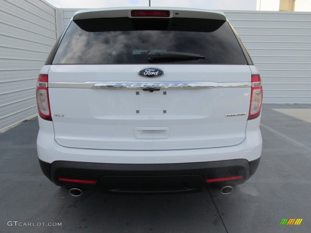 2015 Explorer XLT - Oxford White / Medium Light Stone photo #5
