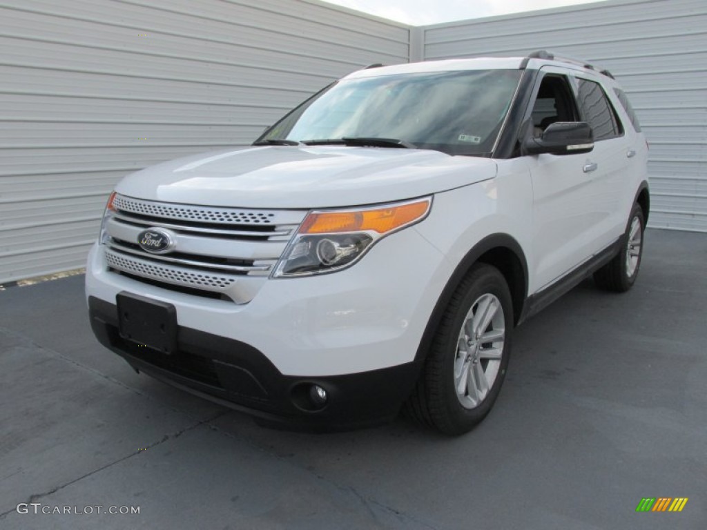2015 Explorer XLT - Oxford White / Medium Light Stone photo #7