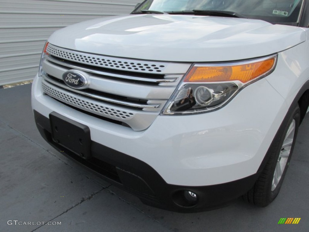 2015 Explorer XLT - Oxford White / Medium Light Stone photo #10
