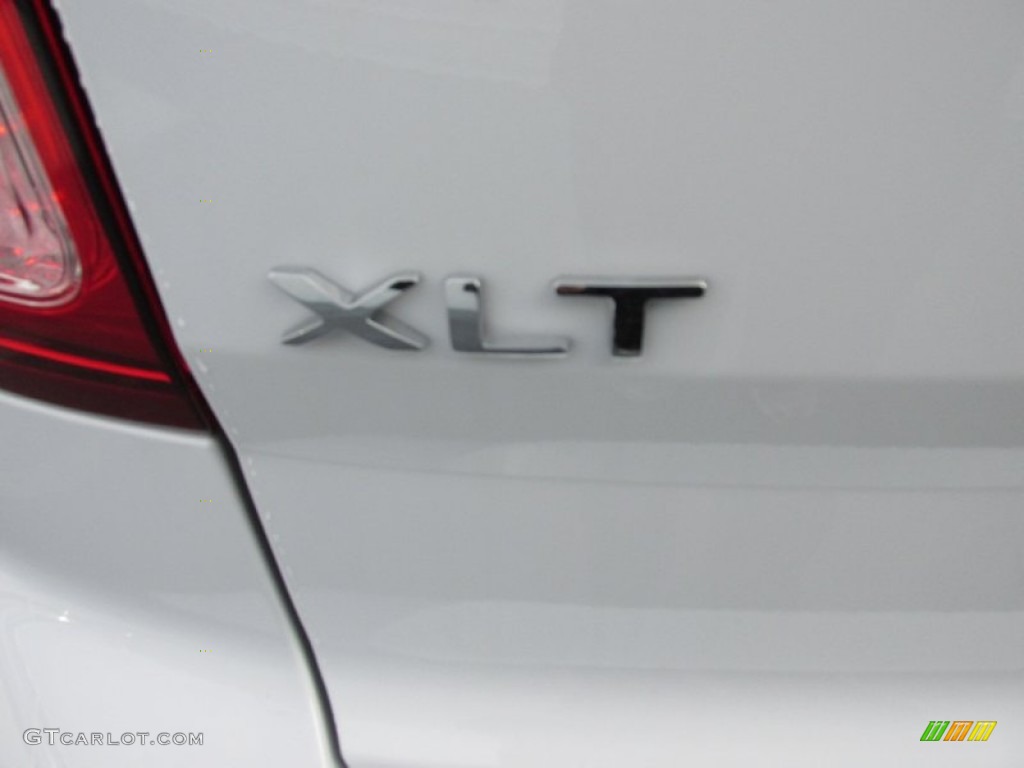 2015 Explorer XLT - Oxford White / Medium Light Stone photo #13