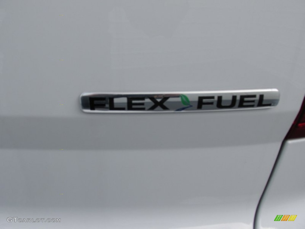 2015 Explorer XLT - Oxford White / Medium Light Stone photo #15