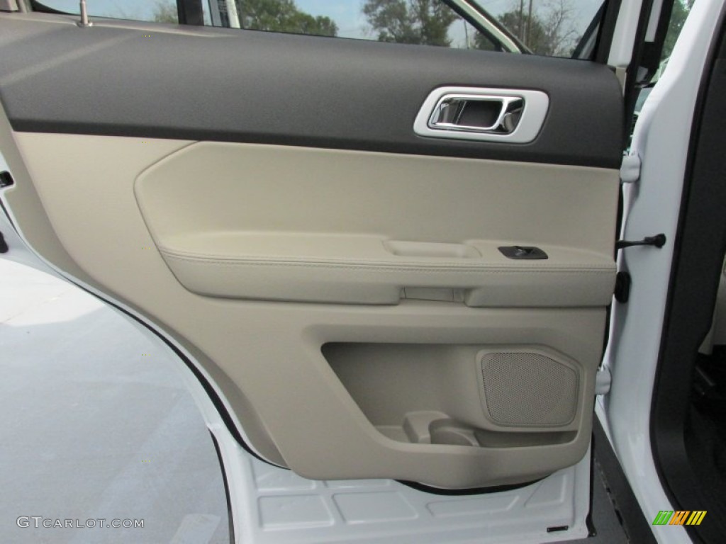 2015 Explorer XLT - Oxford White / Medium Light Stone photo #21