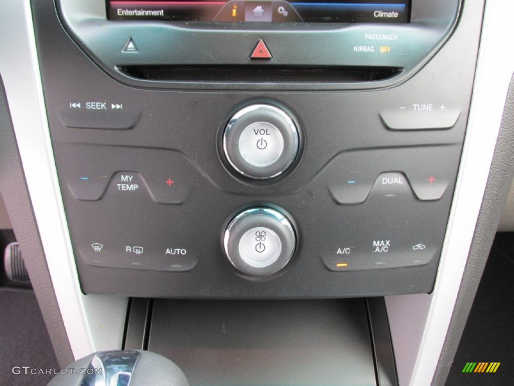 2015 Explorer XLT - Oxford White / Medium Light Stone photo #30