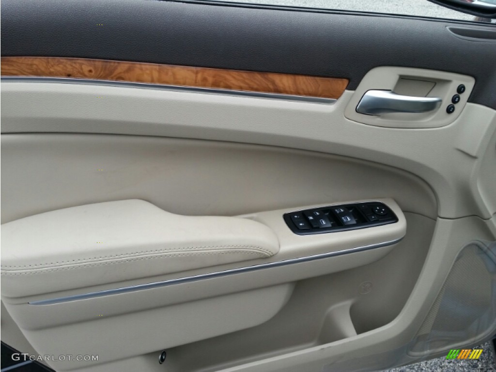 2014 300 C - Gloss Black / Dark Frost Beige/Light Frost Beige photo #8