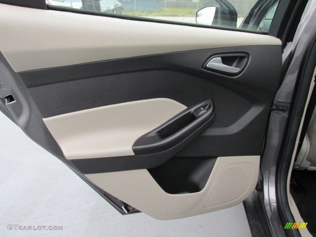 2014 Focus SE Sedan - Sterling Gray / Medium Light Stone photo #18