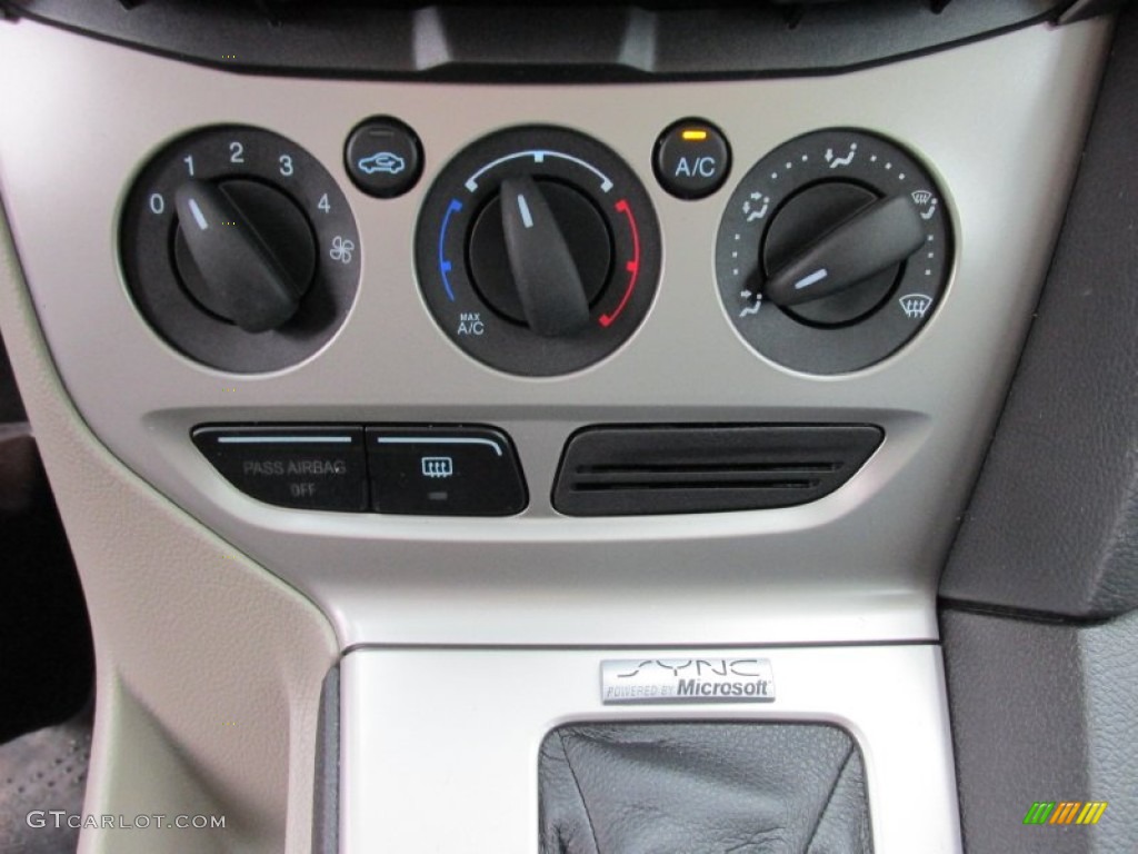 2014 Focus SE Sedan - Sterling Gray / Medium Light Stone photo #27