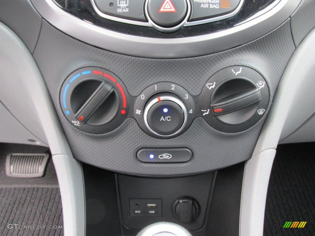 2015 Hyundai Accent GLS Controls Photo #100155649