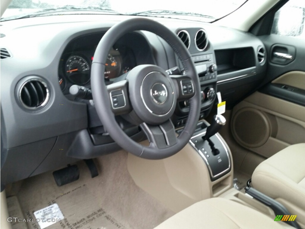 Dark Slate Gray/Light Pebble Beige Interior 2015 Jeep Patriot Latitude 4x4 Photo #100158576