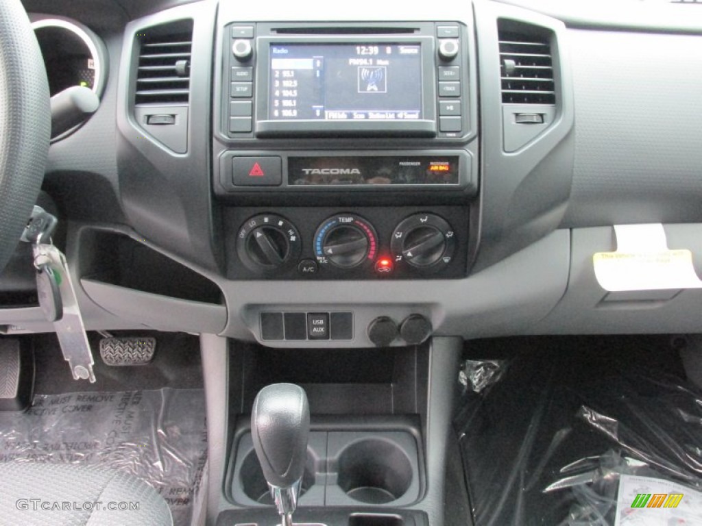 2015 Toyota Tacoma PreRunner Access Cab Controls Photo #100161570