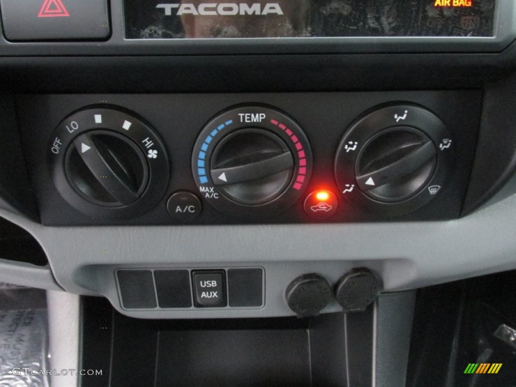 2015 Toyota Tacoma PreRunner Access Cab Controls Photo #100161618
