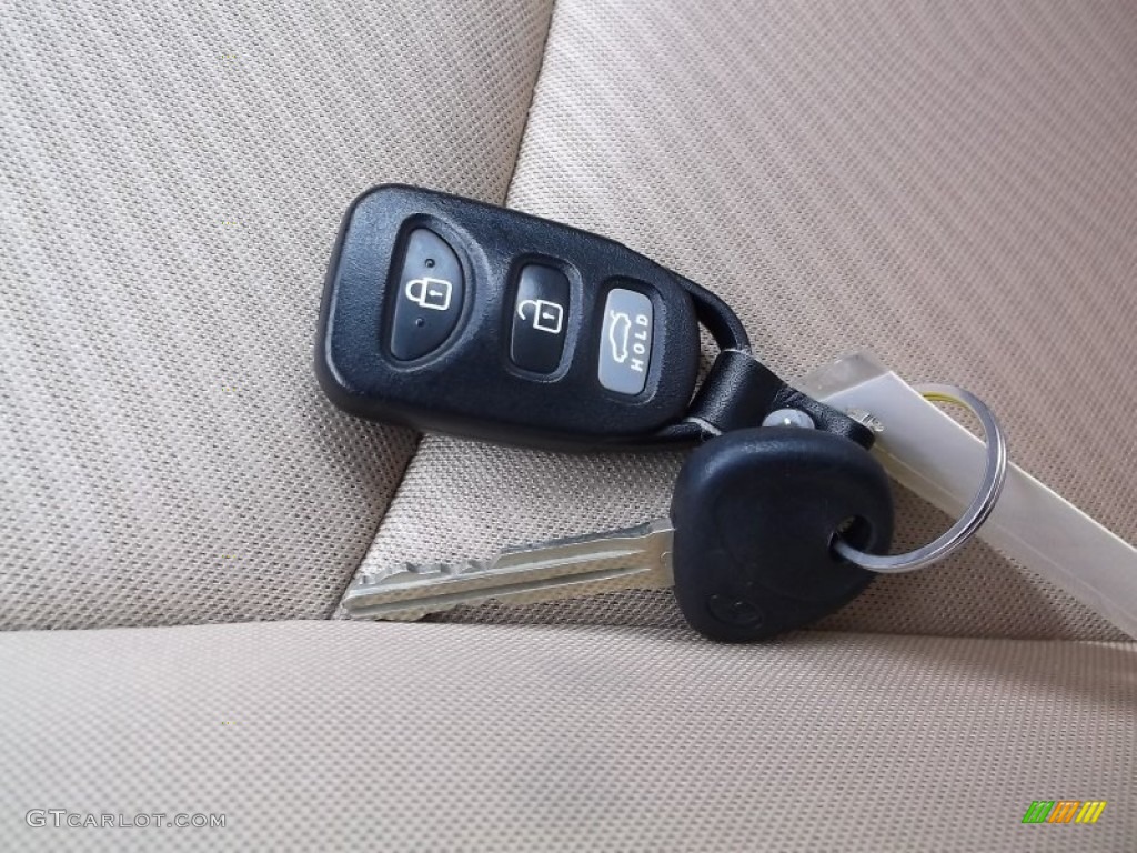 2011 Hyundai Elantra GLS Keys Photos