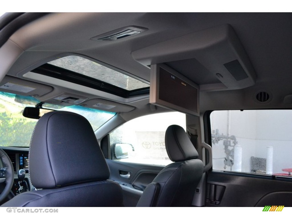 2015 Toyota Sienna SE Entertainment System Photos