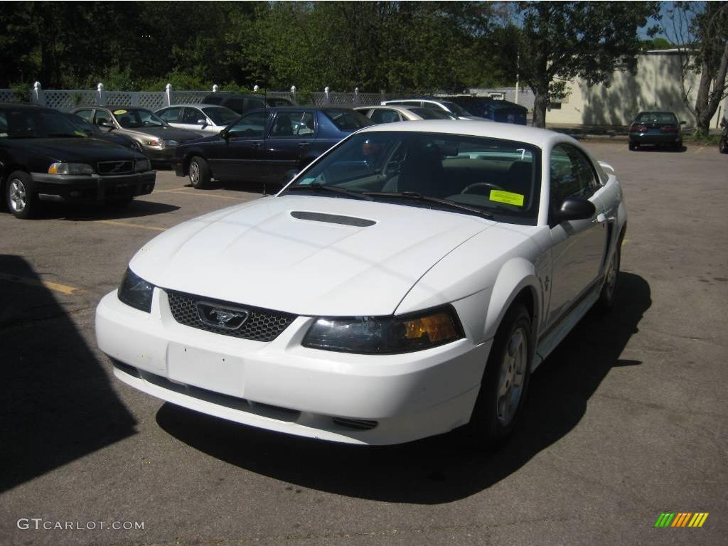 2002 Mustang V6 Coupe - Oxford White / Medium Parchment photo #1