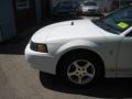 2002 Oxford White Ford Mustang V6 Coupe  photo #7