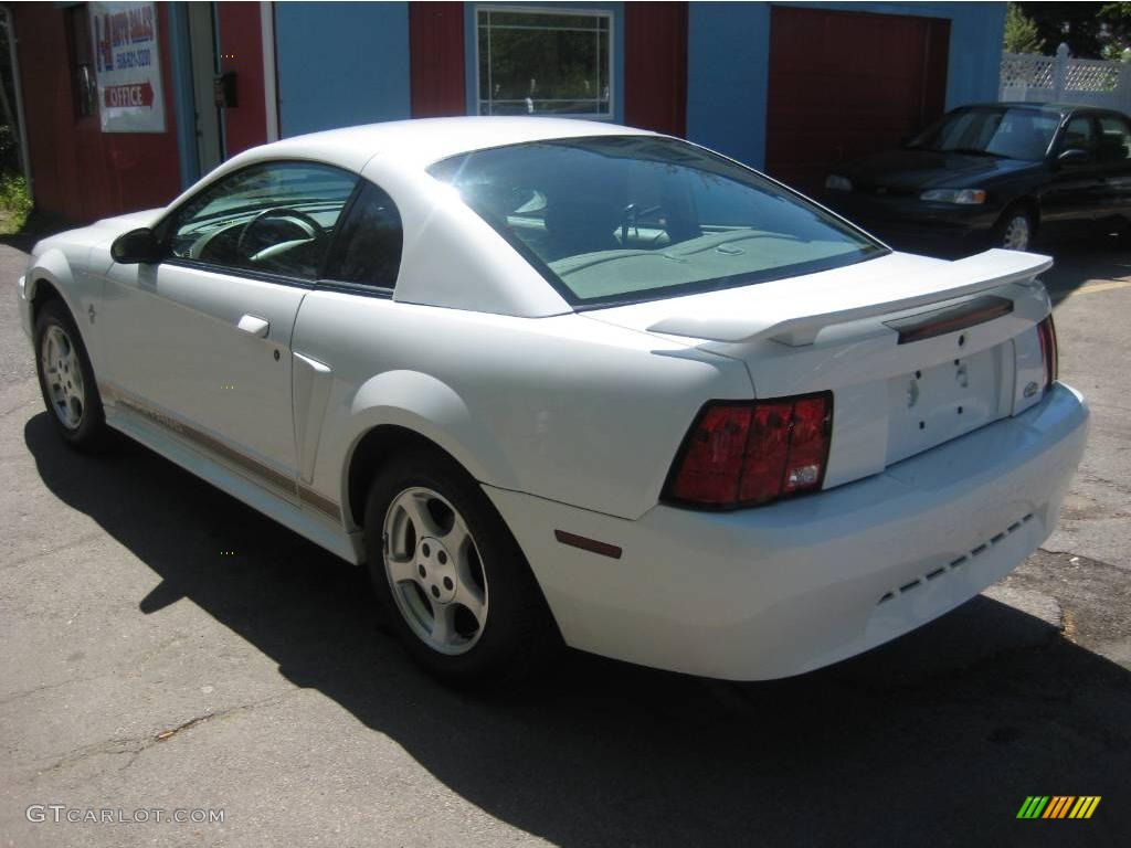2002 Mustang V6 Coupe - Oxford White / Medium Parchment photo #9