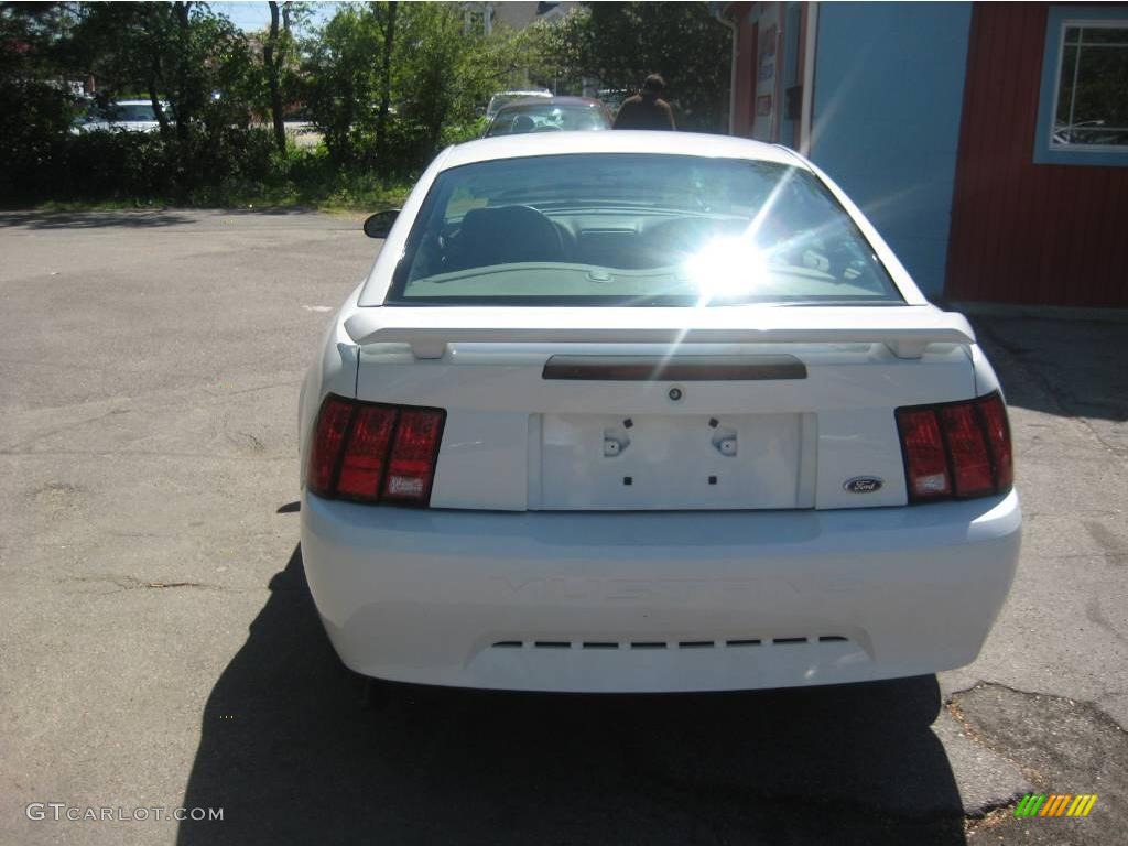 2002 Mustang V6 Coupe - Oxford White / Medium Parchment photo #10