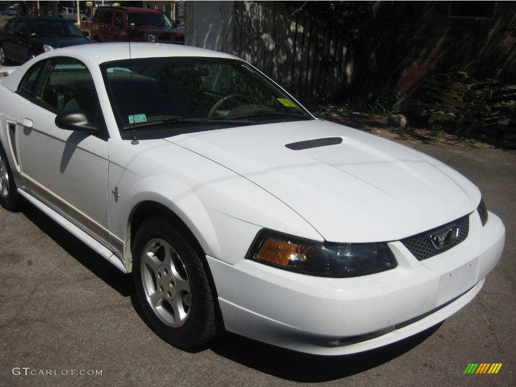2002 Mustang V6 Coupe - Oxford White / Medium Parchment photo #15