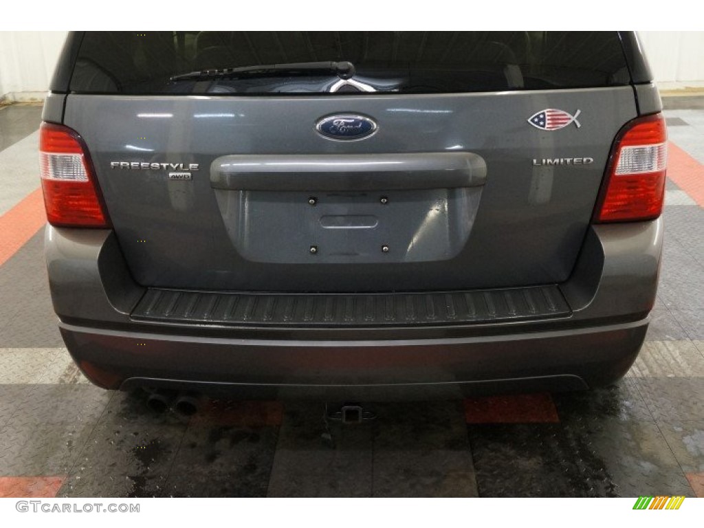 2005 Freestyle Limited AWD - Dark Shadow Grey Metallic / Pebble photo #57