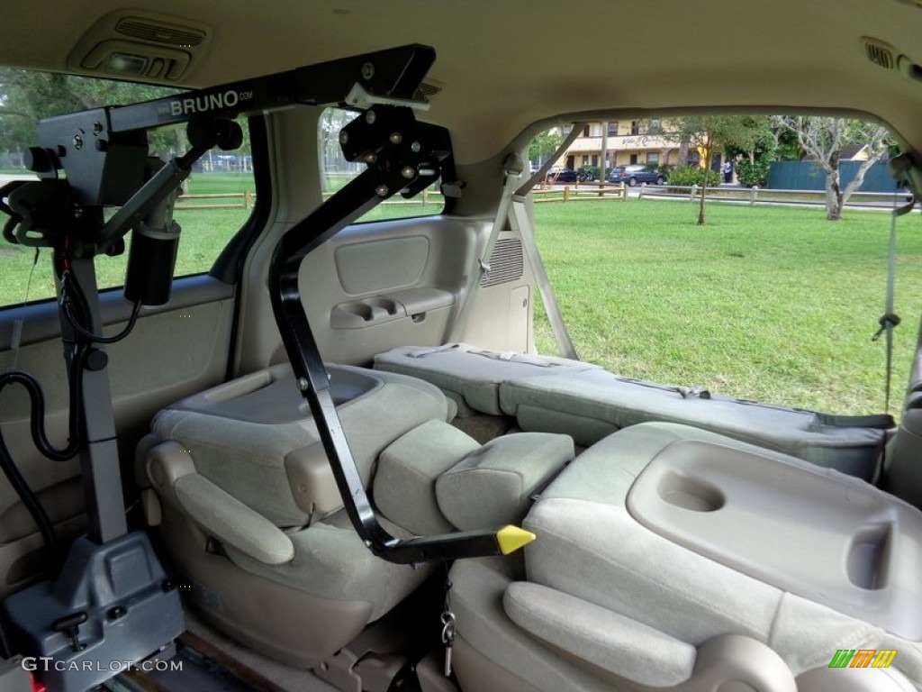 2004 Sienna CE - Desert Sand Mica / Fawn Beige photo #4