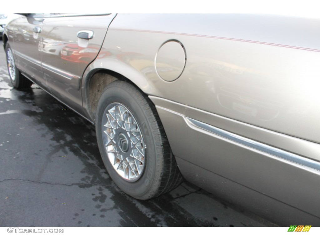 2002 Grand Marquis GS - Arizona Beige Metallic / Medium Parchment photo #4