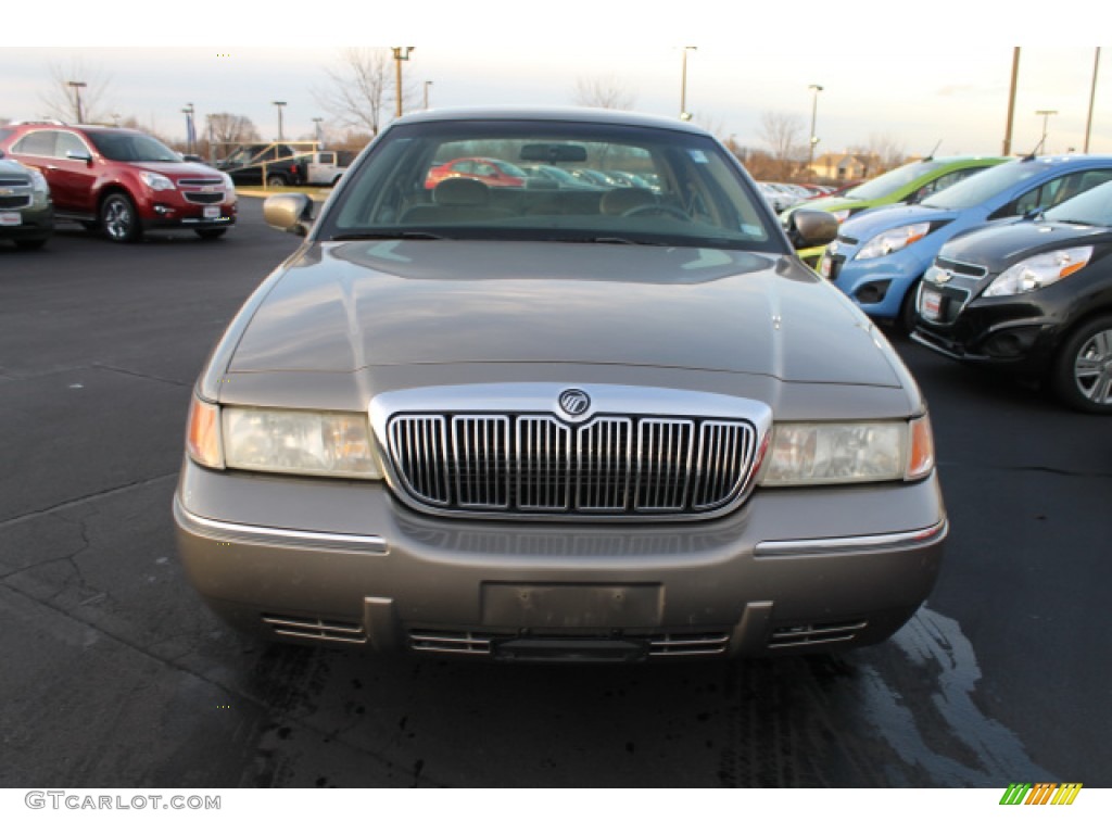 2002 Grand Marquis GS - Arizona Beige Metallic / Medium Parchment photo #8