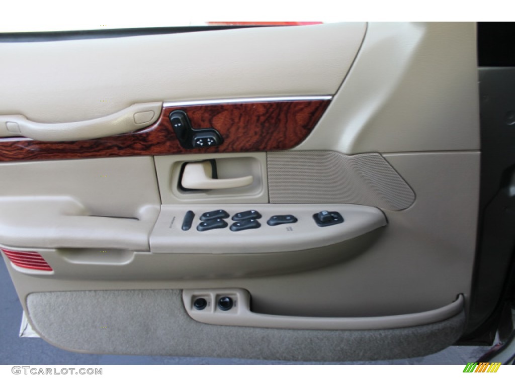 2002 Grand Marquis GS - Arizona Beige Metallic / Medium Parchment photo #15