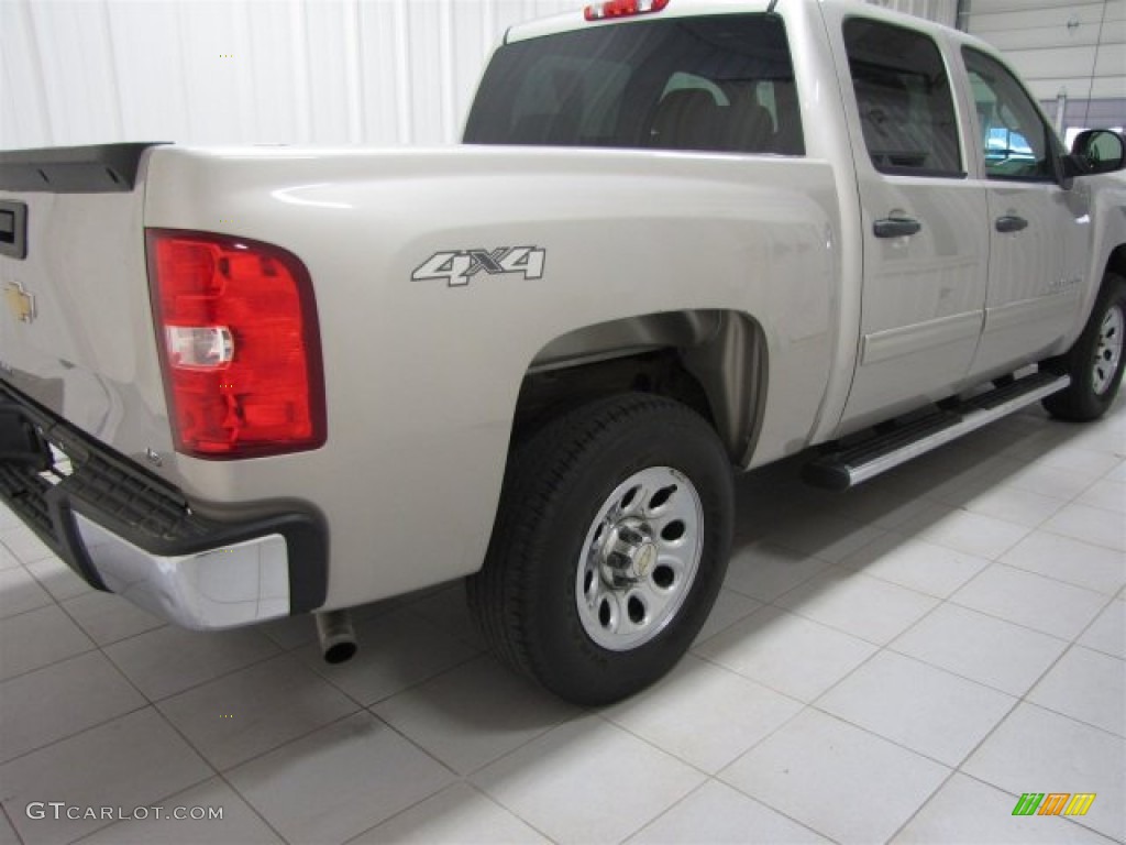 2009 Silverado 1500 LS Crew Cab 4x4 - Silver Birch Metallic / Dark Titanium photo #4