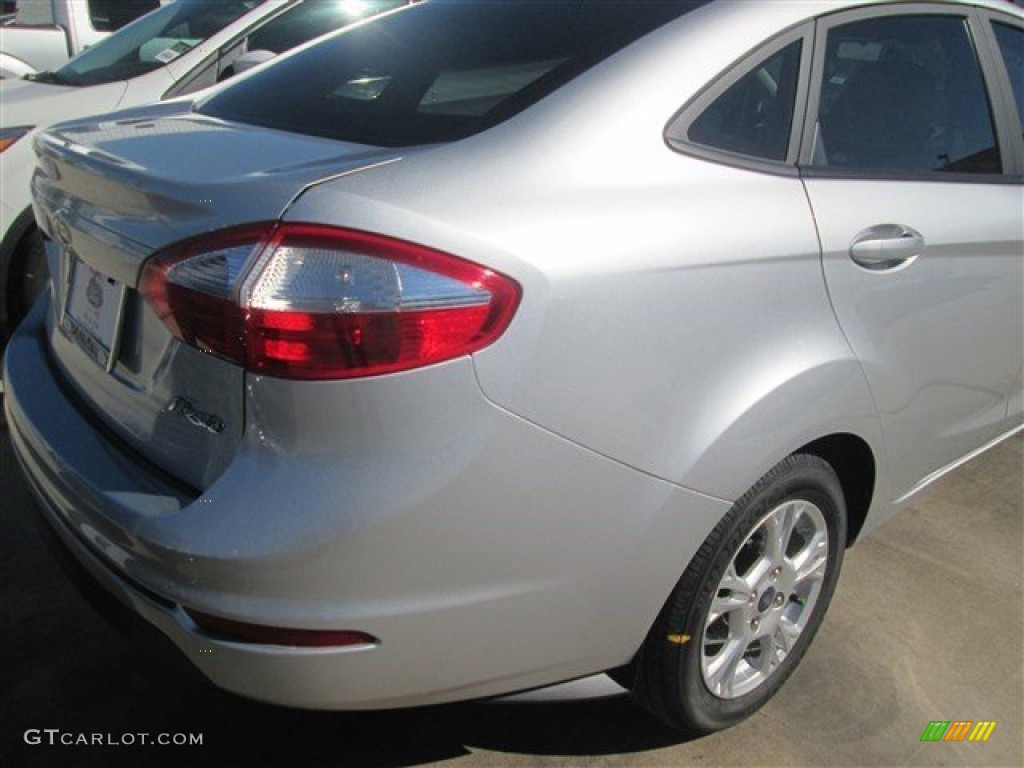 2015 Fiesta SE Sedan - Ingot Silver Metallic / Charcoal Black photo #9