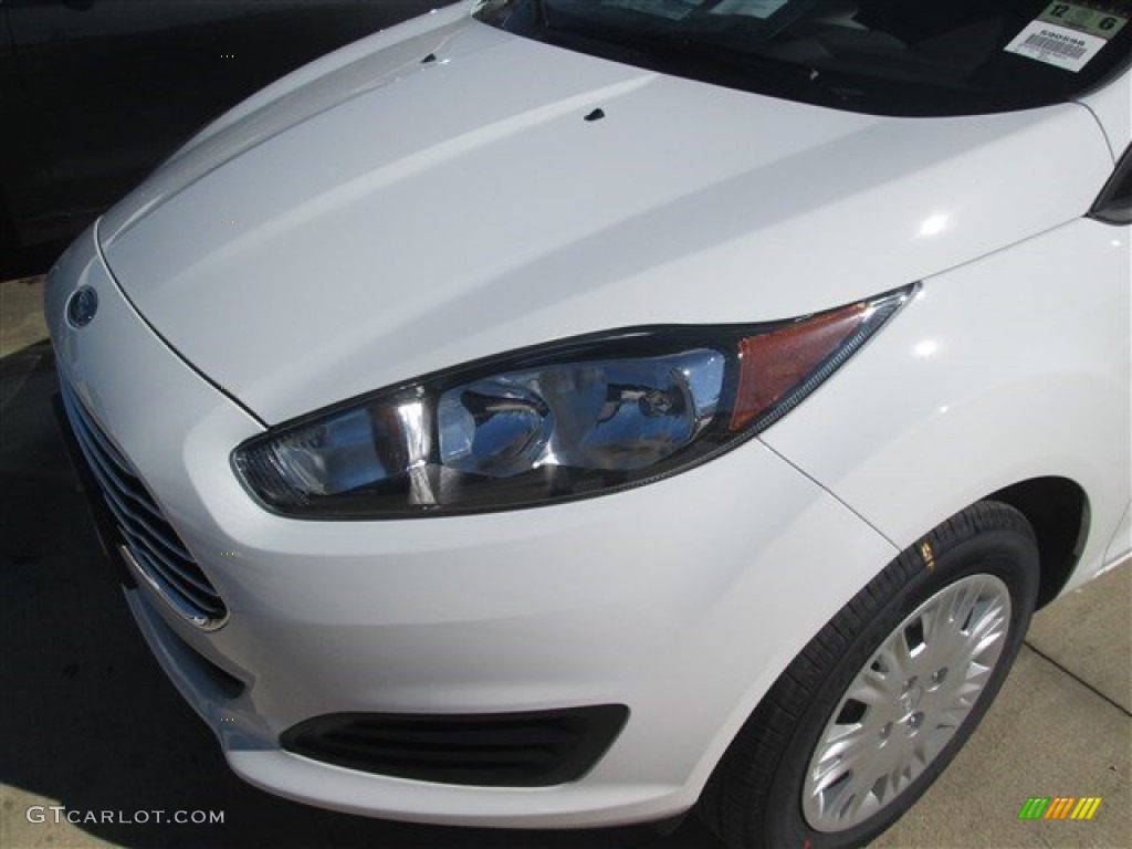 2015 Fiesta S Sedan - Oxford White / Charcoal Black photo #6